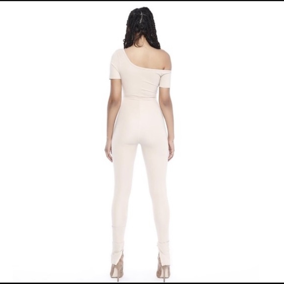 Matte brand bodysuit ✨ - Picture 3 of 4